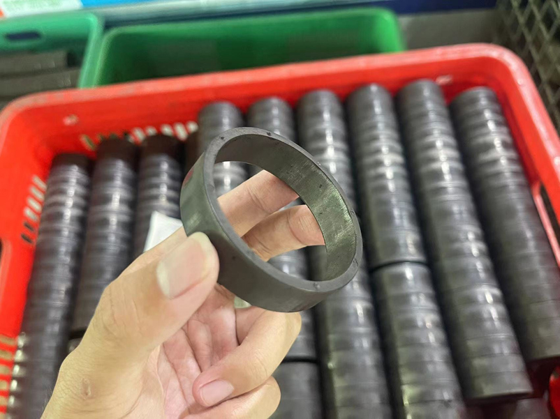 榴莲视频黄色吊扇电机磁铁助力吊扇运转更高效节能